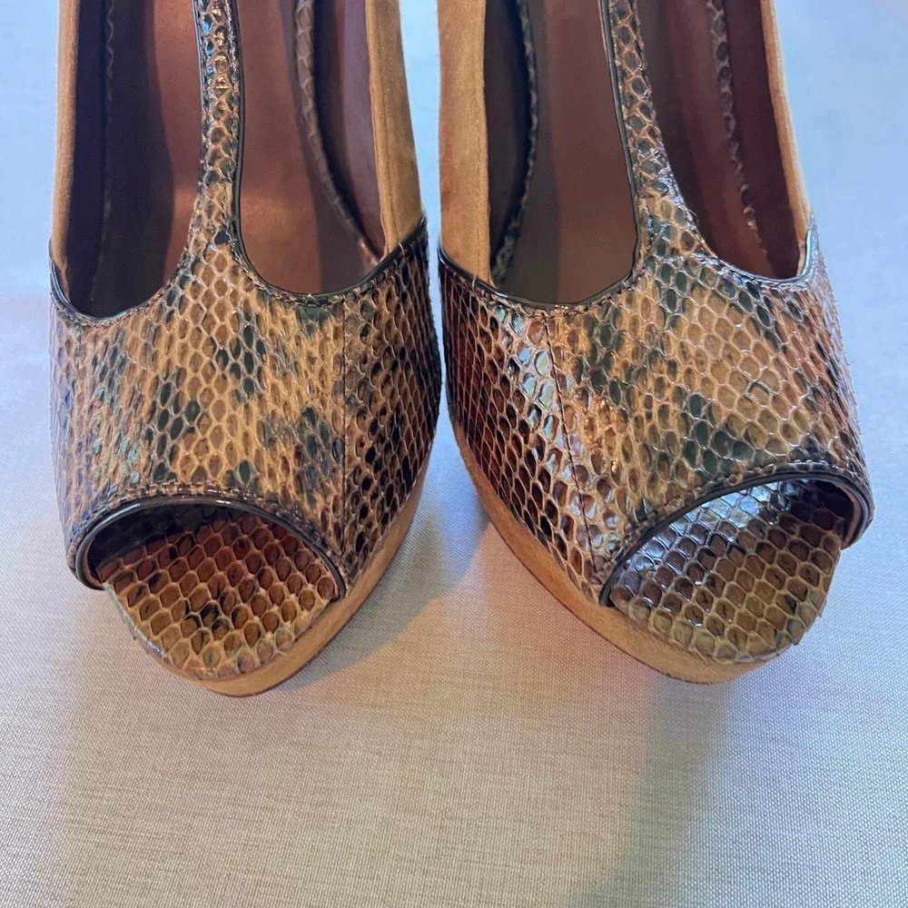 Tory Burch 8.5M Tan Suede Brown Snakeskin T-Strap Peep Toe Platform Heels Pumps